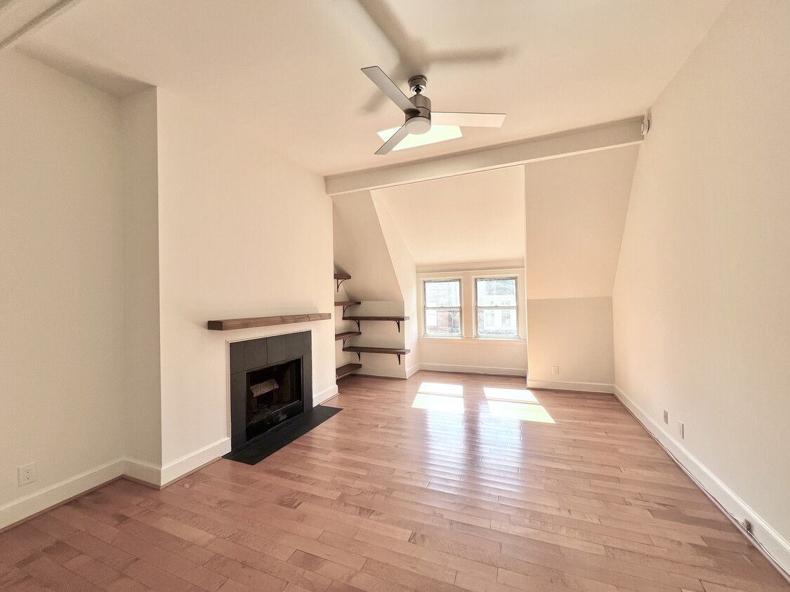 Primary Photo - 1413 Hopkins St NW