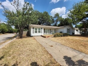 Building Photo - 558 Harrison Ln