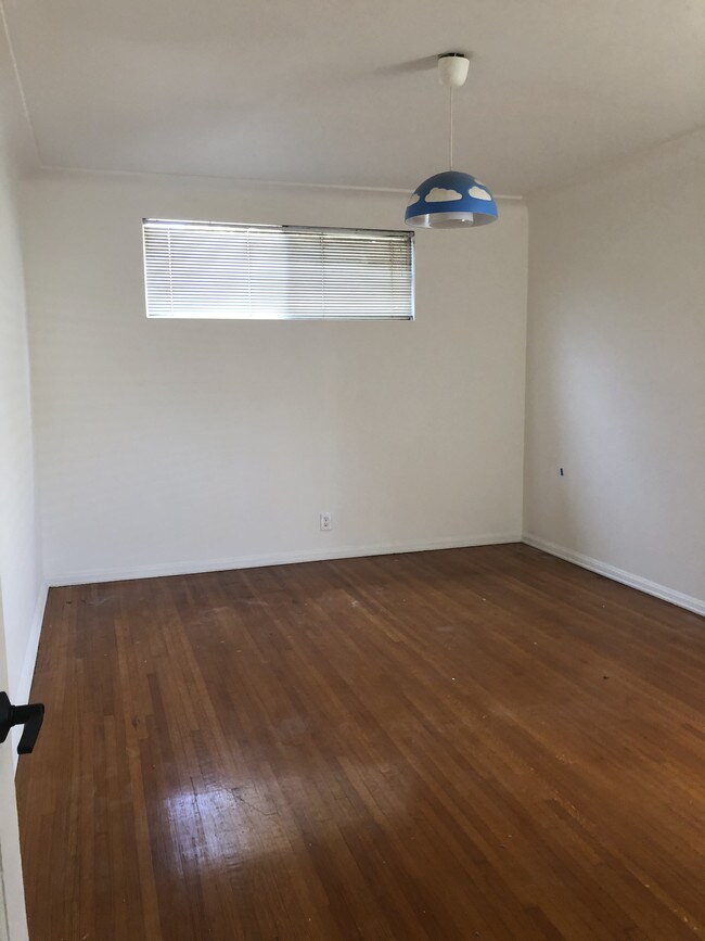 Habitación 1 - 8461 Truxton Ave