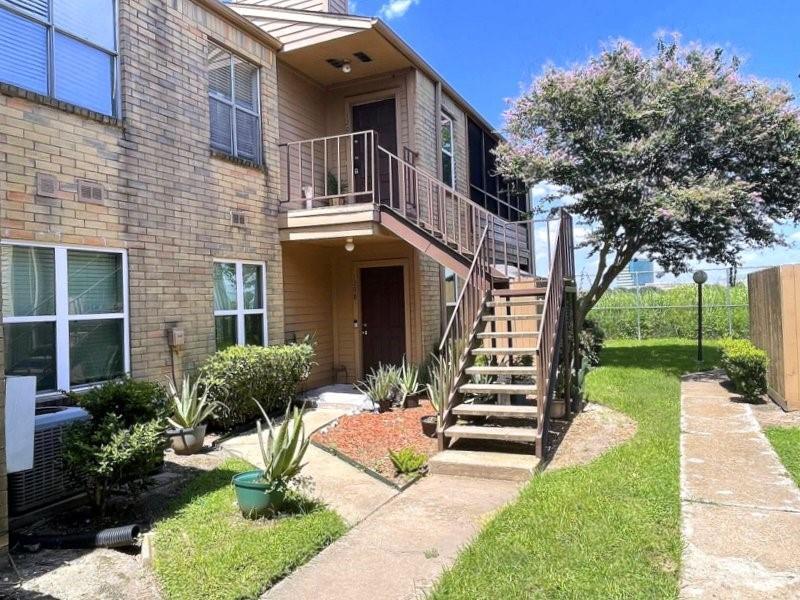 Primary Photo - 10555 Turtlewood Ct