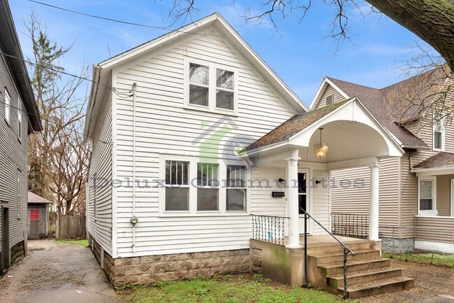 Foto del edificio - WEST SIDE! 2 Bedroom Single Family Home! JUST LISTED!