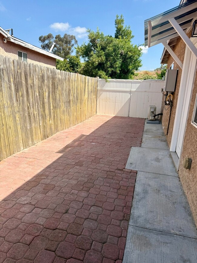 Photo - 14643 Chatsworth St (Los Angeles, CA) House