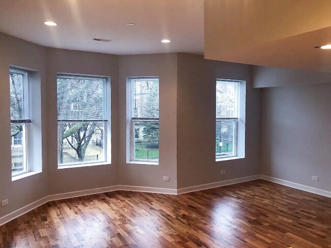 Foto del edificio - 6136 S Ingleside Ave