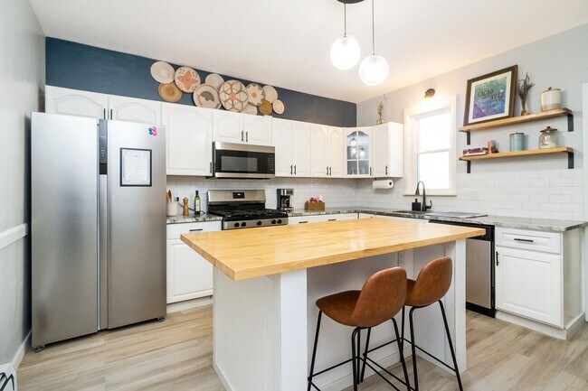 Foto del edificio - 3 BED · 1.5 BATH · MODERN INDUSTRIAL · AVA...