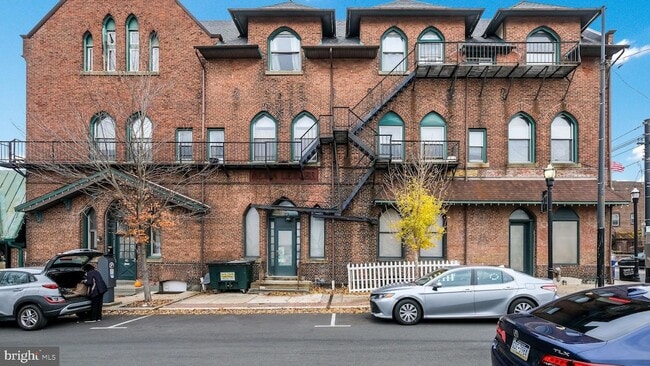 Photo - 2 E State St Apartment