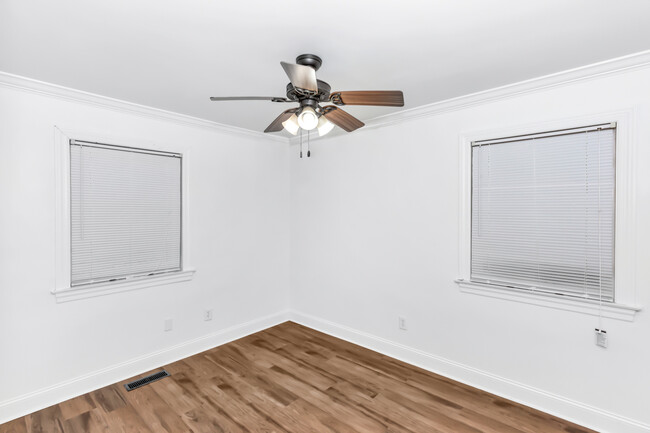 Building Photo - 1401 McCullough Ave NE