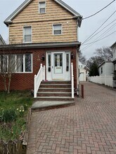 Building Photo - 25 Daisy Ave