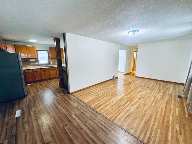 Foto del edificio - Gorgeous Single Family Home w/ Sundeck and Large Yard!