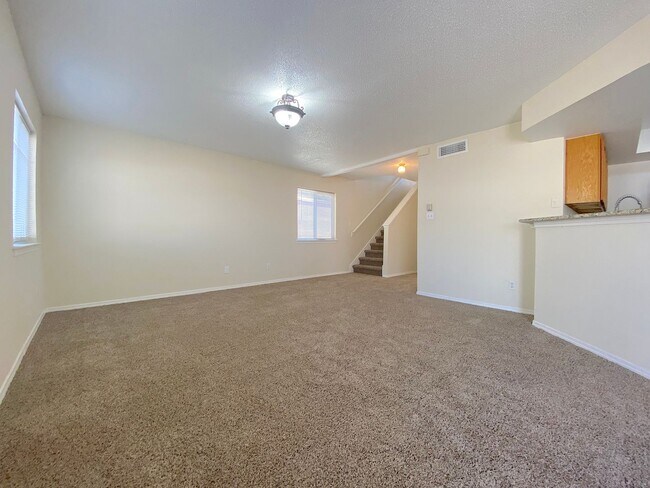 Foto del edificio - 4bed/2bath plus Bonus Loft!