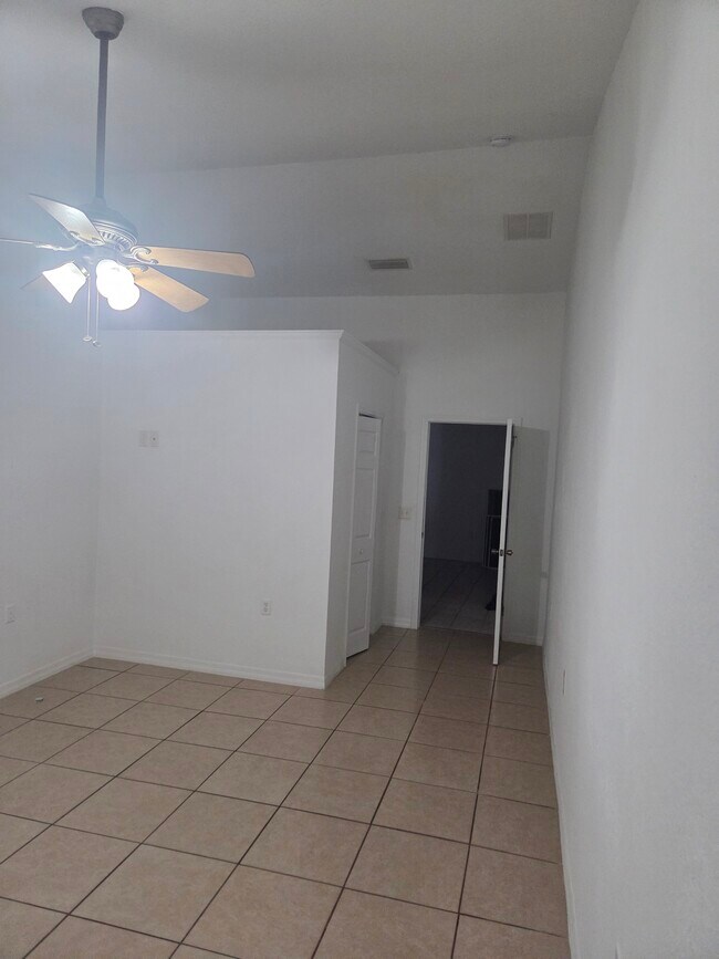 Foto del edificio - 2804 S Park Ave