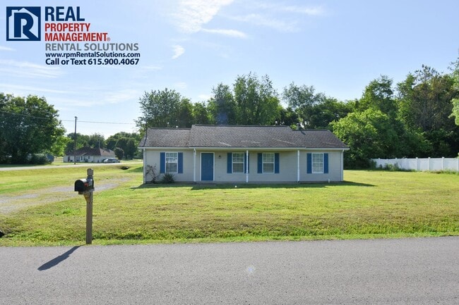 Wonderful 3BR/2BA North Mboro home on nearly an acre lot! - Wonderful 3BR/2BA North Mboro home on nearly an acre lot!