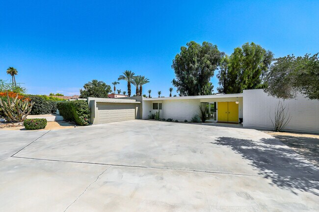 Building Photo - 79890 Kingston Dr