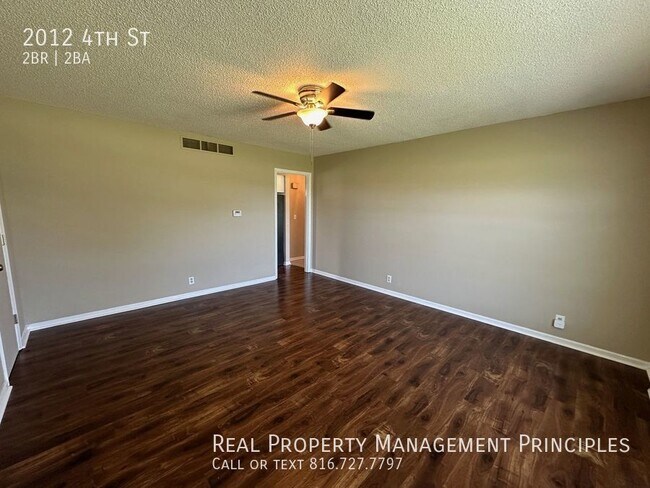 Building Photo - Recently Renovated 2 Bedroom, 1.5 Bathroom...