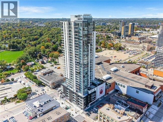 Building Photo - 60 Charles St W