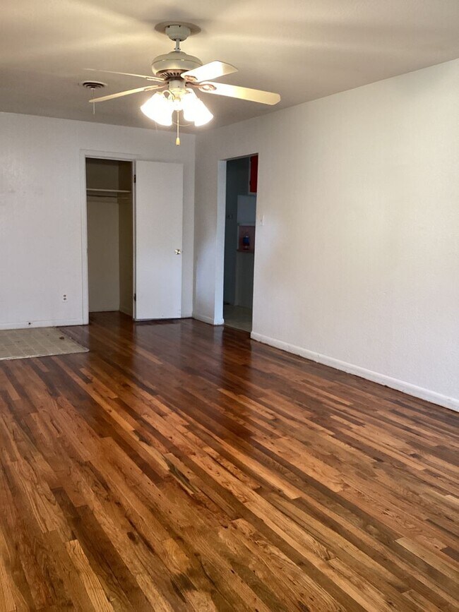 Foto del edificio - Spacious 3 Bedroom! Close to ENMU Campus! ...