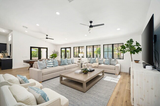 Building Photo - 78625 Ave Ultimo
