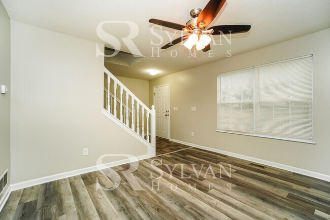 Building Photo - 570 Green Forest Pl