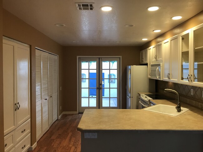 Foto del edificio - San Roque 3 Bedroom Townhouse - Available Late January