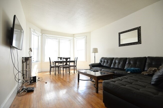 Building Photo - 15 Parkman St