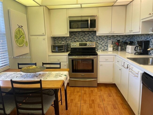 Foto del edificio - 555 Oaks Ln