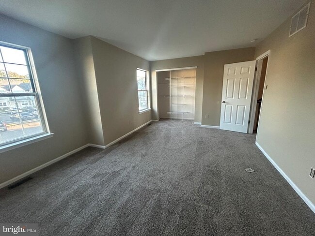 Foto del edificio - 1020 Hillsboro Ct