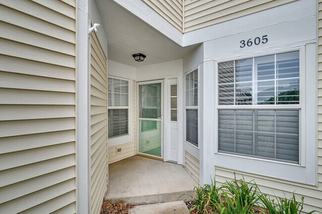 Foto del edificio - 3605 Forestview Dr
