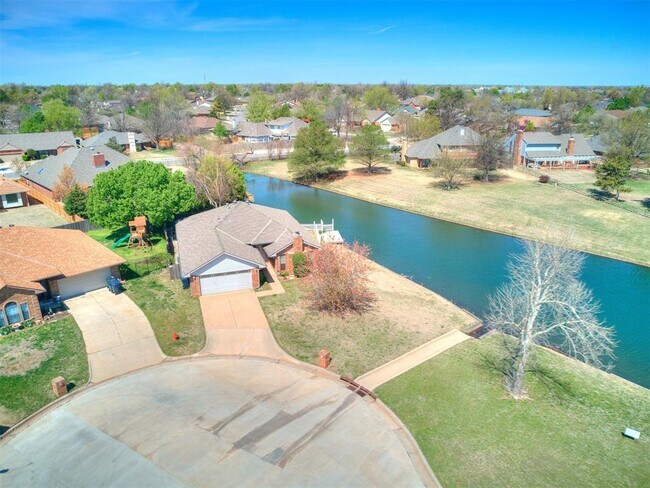 Foto del edificio - 7317 Louisburg Dr