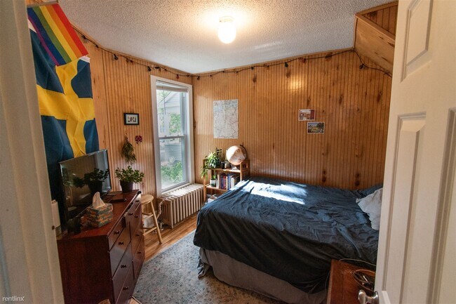 Building Photo - 3 br, 1.5 bath House - 1327 6th Street Nor...