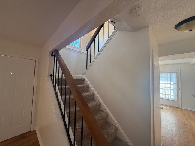 Building Photo - Townhouse Near N Great Neck & VB Blvd