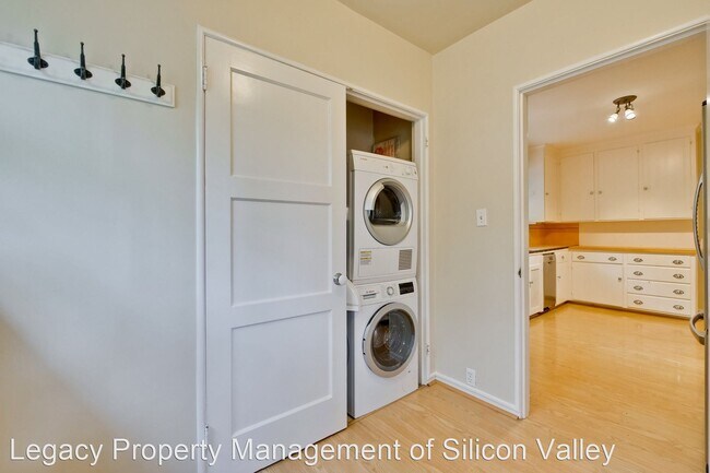 Building Photo - 2 br, 1 bath House - 216 Arbor Road