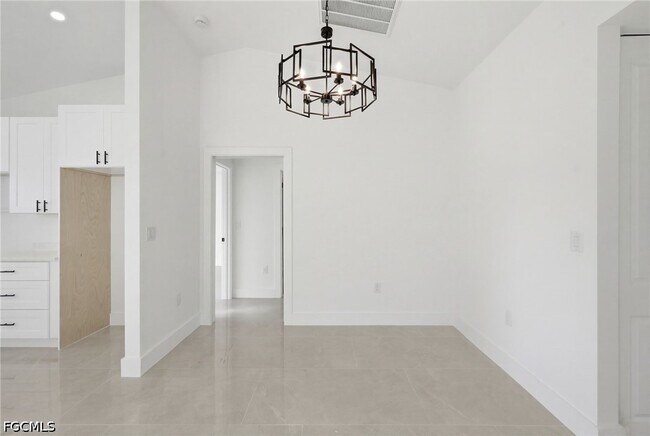 Building Photo - 2105 NE 1st Ave