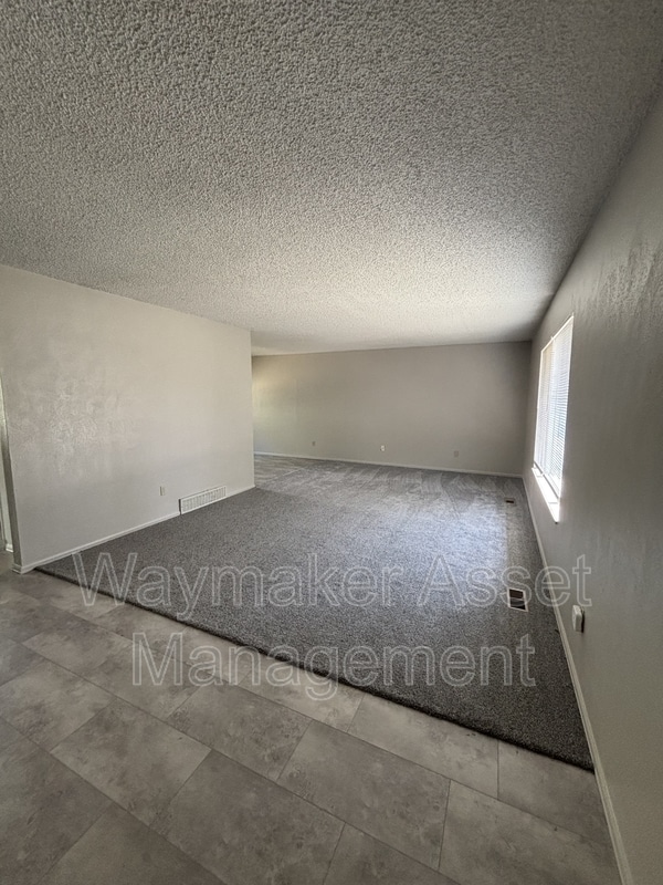 Building Photo - 6625 Snowbird Dr