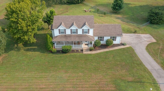 Building Photo - Spacious 3 bedroom home on 1 Acre