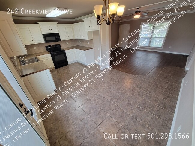 Foto del edificio - 242 Creek View Dr