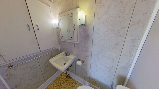 Foto del edificio - 2 Bedroom Duplex with Basement and Storage