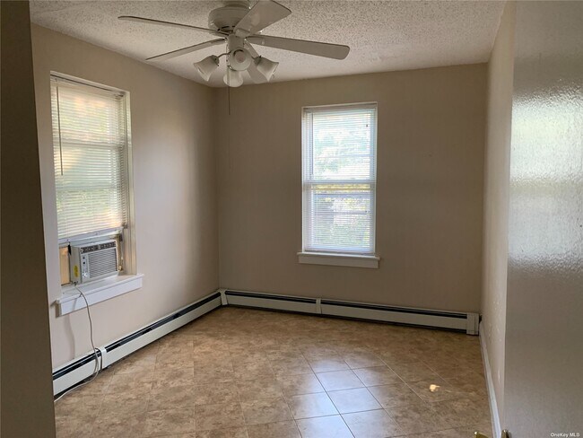 Building Photo - 51 Smith St