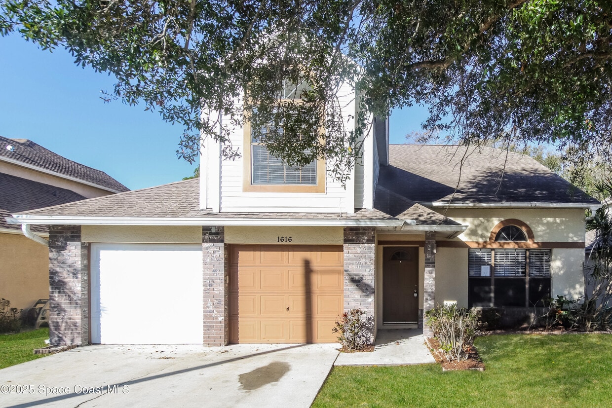 Foto principal - 1616 Clover Cir