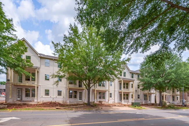 Building Photo - 1476 Paul W Bryant Dr