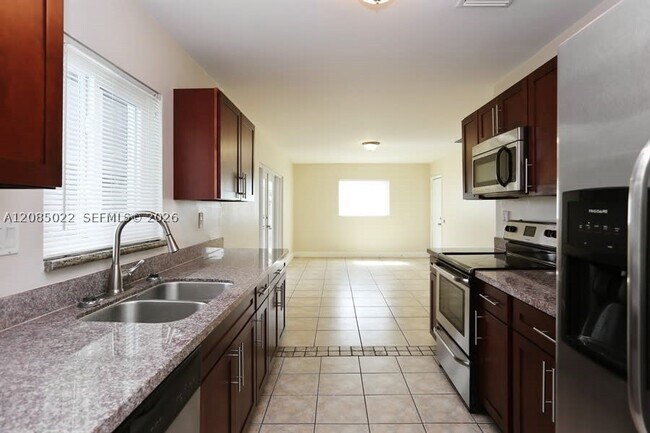Foto del edificio - 4904 SW 90th Terrace
