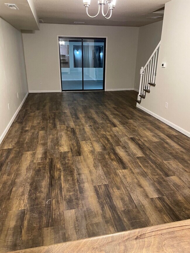 Building Photo - 528 Villa Park Ct