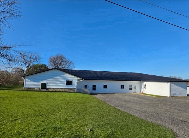 Building Photo - 794 Pre Emption Rd