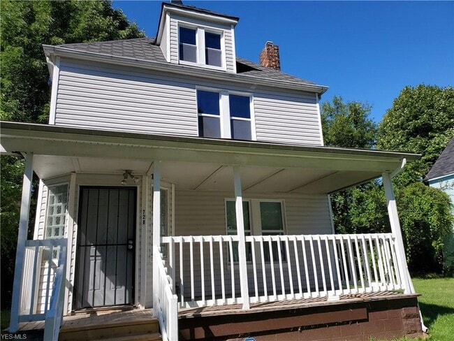 Building Photo - 728 E 93rd St