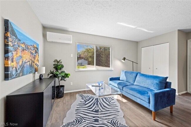 Foto del edificio - 10524 Clifton Blvd