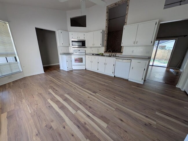 Building Photo - 4012 NW 60th Ave