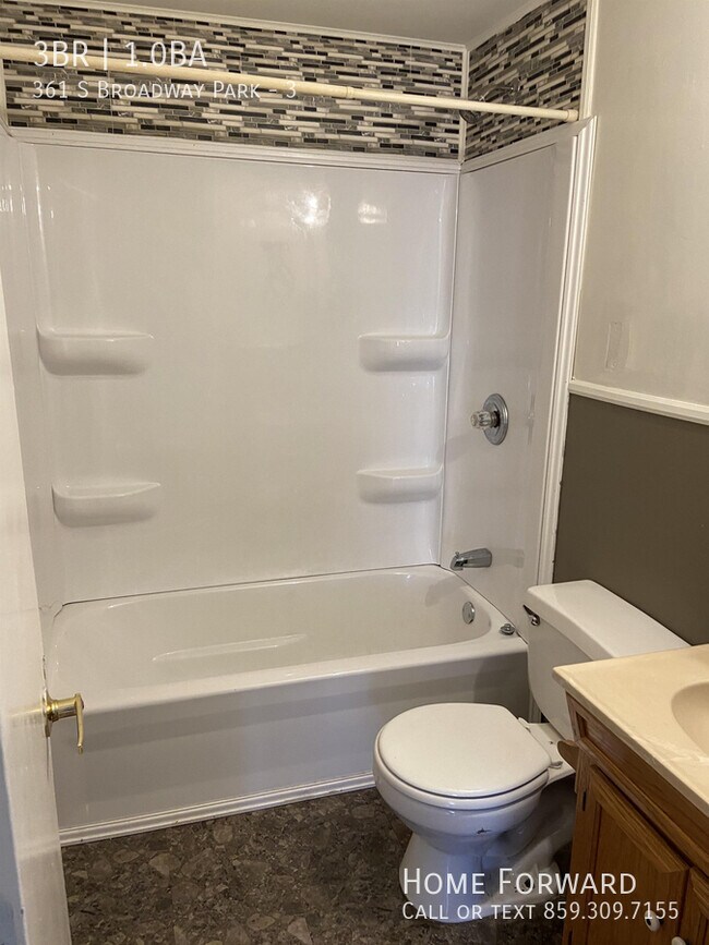 Foto del edificio - 361 S Broadway Park