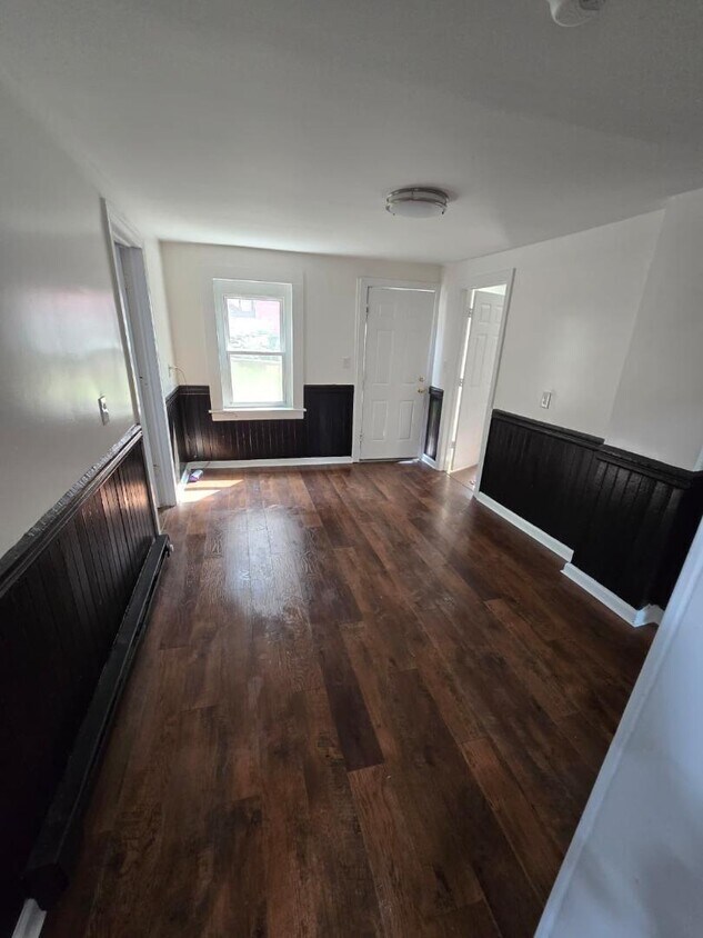 Photo - 135 Willow St - B