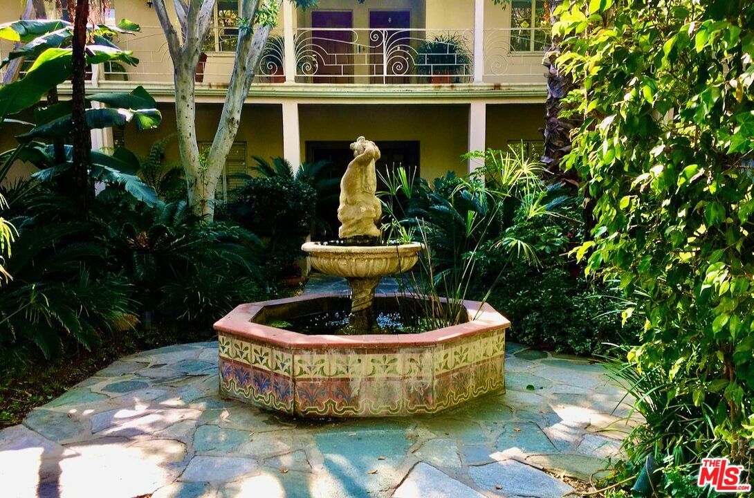 Foto principal - 8474 Fountain Ave