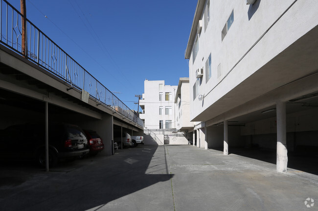 Building Photo - Oxford Apartments