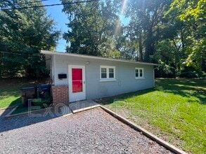 Building Photo - 506 Maple Ave