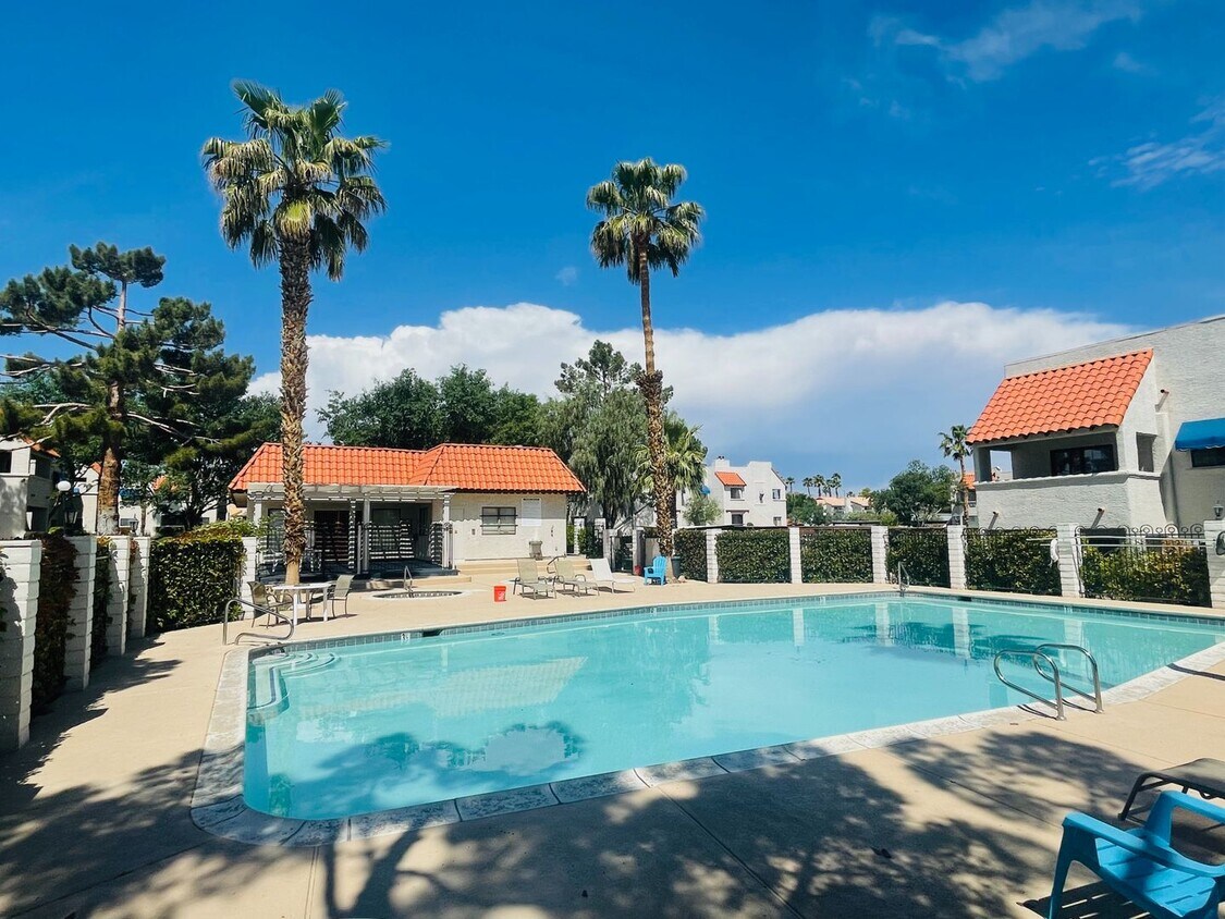 Foto principal - Summerlin Gem Beautiful 2-Bed, 2-Bath Cond...